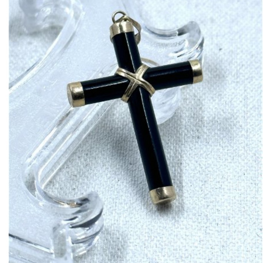 Vintage 14K GOLD AND ONYX CROSS PENDANT